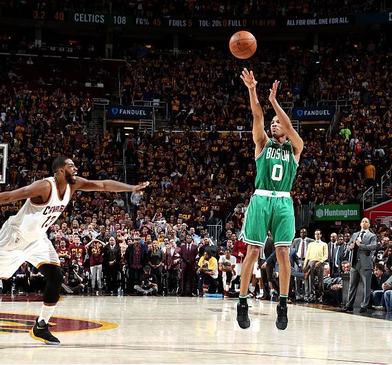  拉文压哨跳投完成绝杀公牛主场险胜凯尔特人